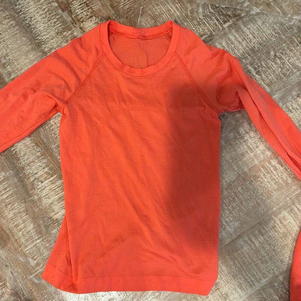 Lulu Lemon  Run Swiftly long sleeve - women’s size 2